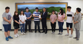 후배사랑 대학발전기금 전달위덕대 사회복지학과 학생들