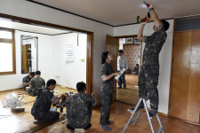 경로당 LED등 교체… 집수리… 청소까지