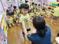 칠곡署 어린이집서 실종아동 예방 홍보배지 달아줘