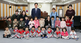 칠곡 므네메어린이집, 칠곡군의회 의장체험 견학