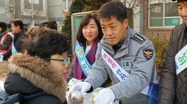안동署 초등학교 등굣길서 학폭예방 `청춘밥상` 캠페인