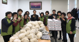 포항 구룡포읍 문화가족協 경로당에 떡국 떡 전달