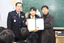 습득물 신고 중학생에 대구 수성署 표창
