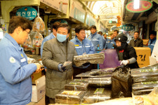 포스코플랜텍, 죽도시장서 농수산물 등 구입