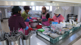 상주시선관위, 무료급식소서 사랑나눔 자원봉사활동