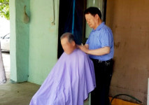 포항 가위손 전웅용 씨 청림동 어르신 이발봉사