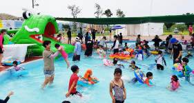 안동 강변시민공원서 여름 무더위 한방에