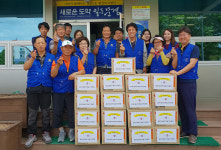 문경시 점촌2동바르게살기委 경로당에 50만원 상당 라면 전달