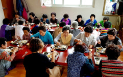 경산 노인종합복지관 사랑의 밥 차, 어르신에 식사 제공