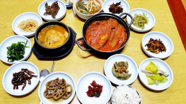 손으로 만든 음식은   입에 남고,   머리로 만든 음식은   몸에 남는다.   가슴으로 만든 음식은 가슴에 남는다.