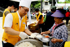 어르신 맛있게 드시고 건강하세요
