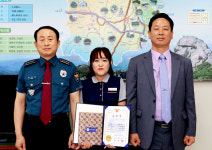 상주경찰서, 이은주 공검우체국 직원에 표창장 수여