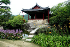 하늘과 땅 사이 떠도는 바람에서 달콤한 향기가…