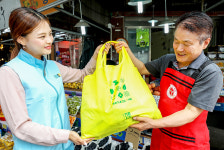 현대백화점, 전통시장에 장바구니 1만2천500개 전달