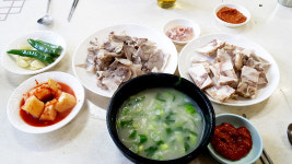 뽀얀 국물에 탱글한 생선살 한술 뜨니 아… 말문이 막힌다
