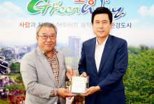 태백종합인쇄공사 변경도 대표 장학금 기탁