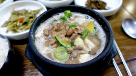 바쁜 걸음 쉬어가게 하는, 과하지 않게 담박한 맛을 찾다