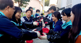 건보공단 포항남부지사, 송도동 찾아 연탄 나눔 봉사