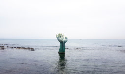 상생의 손 인증샷 찍고, 옛 등대지기 삶 돌아보고