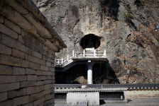 봄은 한 마리의 달팽이처럼… 군위 아미타여래삼존 석굴