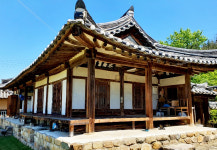 단단하고 내실있고 담백한 맛이 나는 정겨운 고택