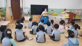 울릉초 병설유치원 무릎 교육… 할머니의 이야기