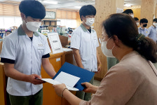 상주공업고등학교 학부모회, 재학생 8명에게 장학금 전달