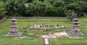 동탑·서탑 나란히 마주서 나라를 지키다