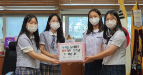영주 영광여고, 후배에 마스크 목걸이 전달