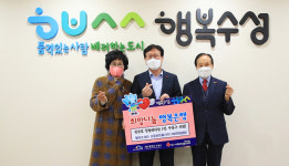 김순호 힐링아이시냅스센터장, 올리고365 의료기기 전달