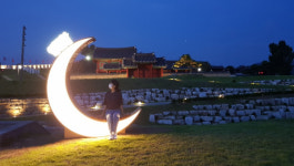 성주역사테마공원에 달 포토존  돌담길 따라 멋진 야경 선사