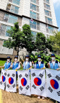사수동 금호LH천년나무1단지 태극기 물결