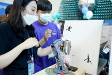 포스코ICT, 청소년 AI·코딩 스마트스쿨 인기