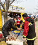 울진 산불진화 현장에 희망의 커피나눔