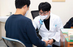 울릉도 의료 환경개선 총력 다해…울릉군보건의료원장 등 관계자들 노력