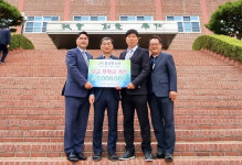 포항영신고 졸업생 정규형씨모교에 장학금 500만원 기탁