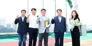 김천시, 7월의 기업 골드테크 선정… 회사기 게양식