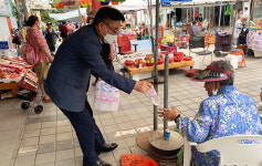 어르신 더우시죠? 포항 오천읍·시장상인회, 얼음물 선물