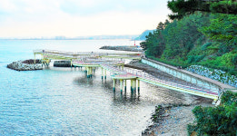 스카이 워크 위를 걸으며 밤바다의 정취에 취하다