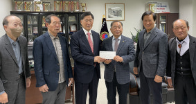 안동의료재단 강보영 회장, 안동시노인회에 1천만원 쾌척