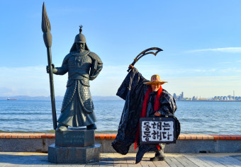 日 외무상 울릉독도 망언규탄…쌍산 김동욱 독도수호 퍼포먼스