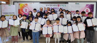 (주)태준제약 회장, 상주 무릉분교 찾아 장학금 전달