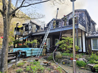 포항 죽장면 펜션건물 화재로 1명 경상… 투숙객 없어