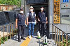 울릉도·독도서 무더위 속 3대가 봉사활동…무료방역봉사 나서 화제