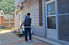 울릉도·독도서 무더위 속 3대가 봉사활동…무료방역봉사 나서 화제