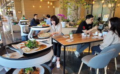 AI 서빙로봇, 일상을 바꾸다