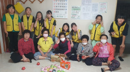 포항 문덕초교 문덕4리 경로당에서 청보리봉사단 활동