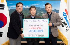 울릉도 출신기업인 장학금 전달…이창우(주)우영엔텍 대표이사