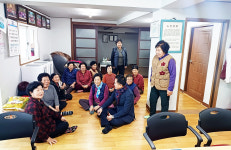 어르신들, 추운 날씨에 건강은 괜찮으신가요