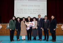 김미애 국회의원, 84년 역사 포항여고 첫 명예졸업장 받아